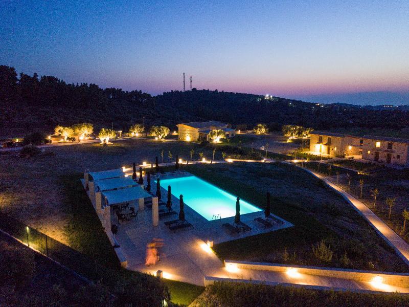 Mint Retreat Suites (Adults Only) Kalandra Extérieur photo