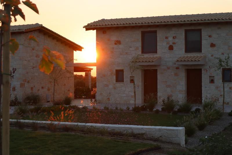 Mint Retreat Suites (Adults Only) Kalandra Extérieur photo